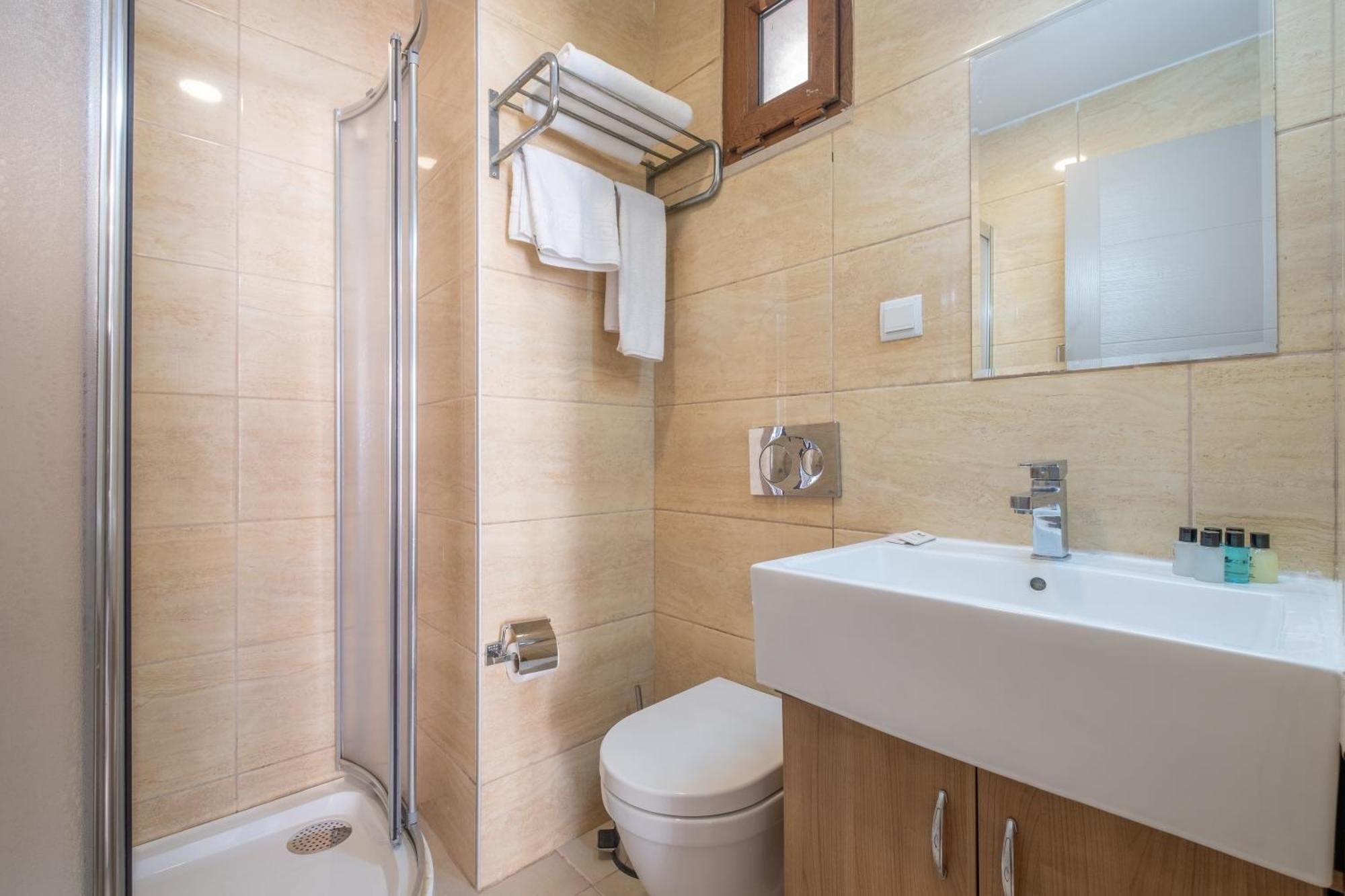Lavin Hotel & Suites Istanboel Buitenkant foto