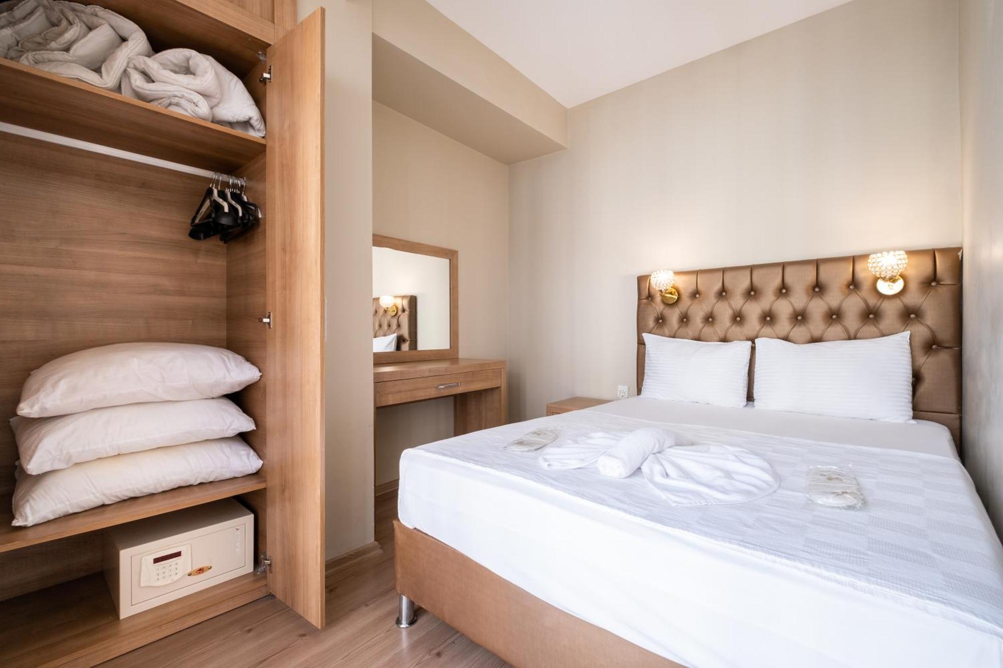 Lavin Hotel & Suites Istanboel Buitenkant foto